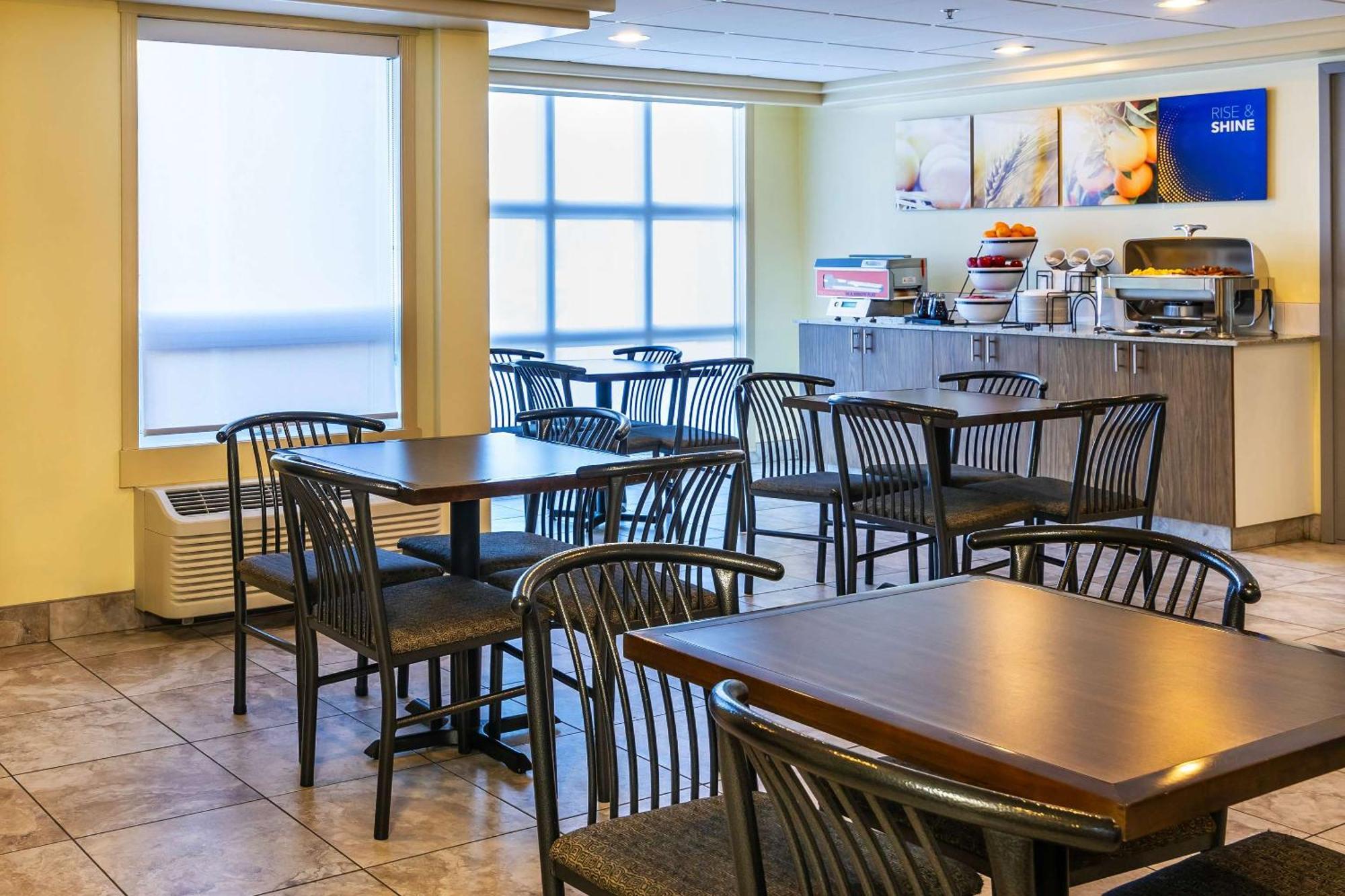 מוס ג'או Comfort Inn & Suites מראה חיצוני תמונה